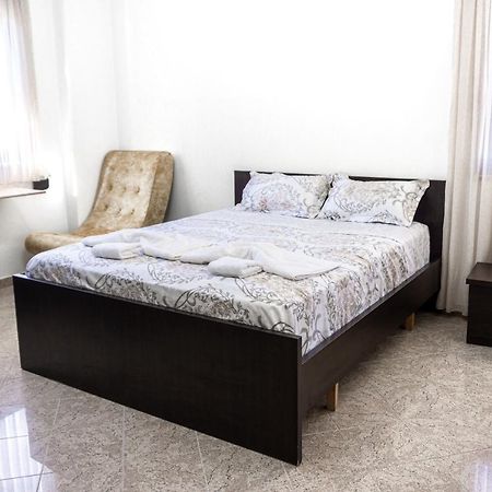 City Center Two Private Bedrooms Near Scanderbeg Square On Shared Apartment Tirana Bagian luar foto