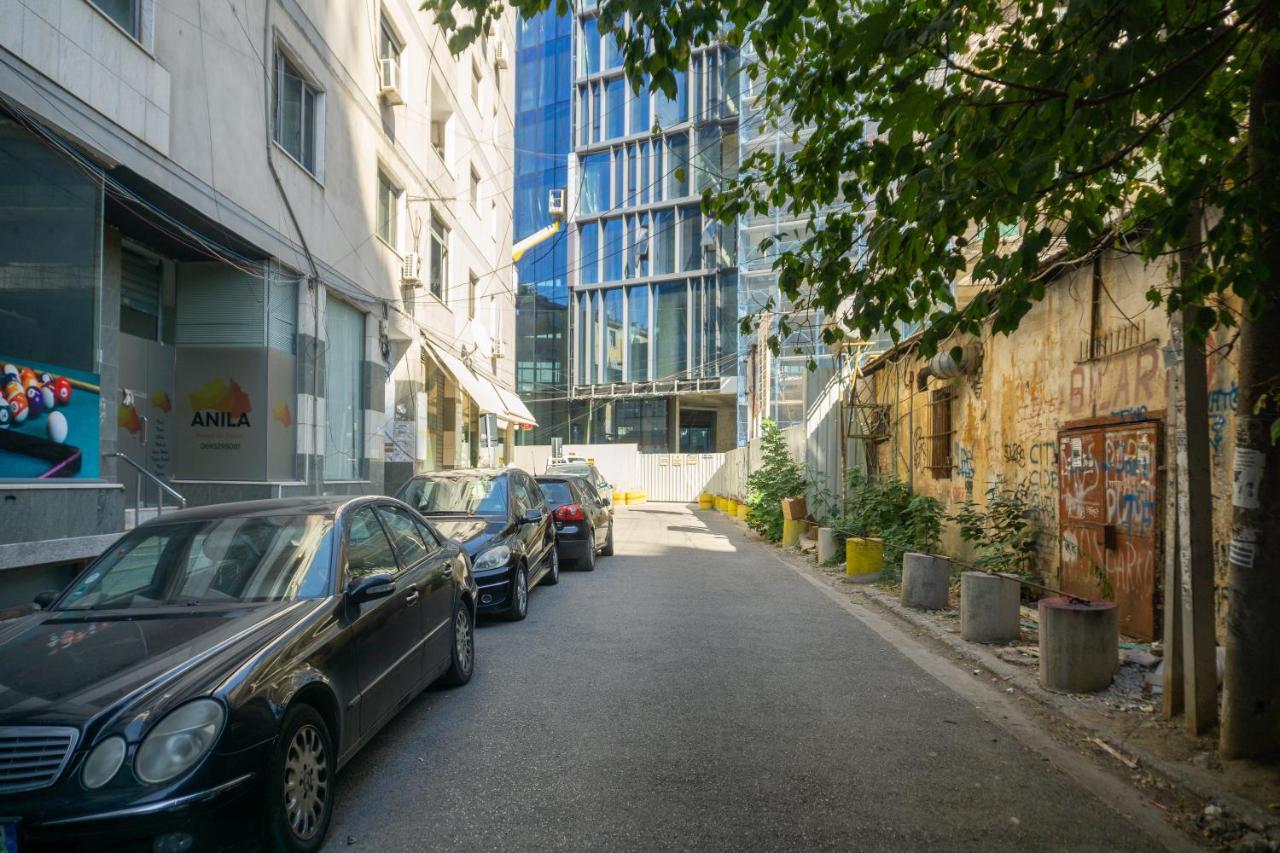 City Center Two Private Bedrooms Near Scanderbeg Square On Shared Apartment Tirana Bagian luar foto