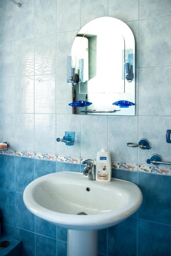 City Center Two Private Bedrooms Near Scanderbeg Square On Shared Apartment Tirana Bagian luar foto