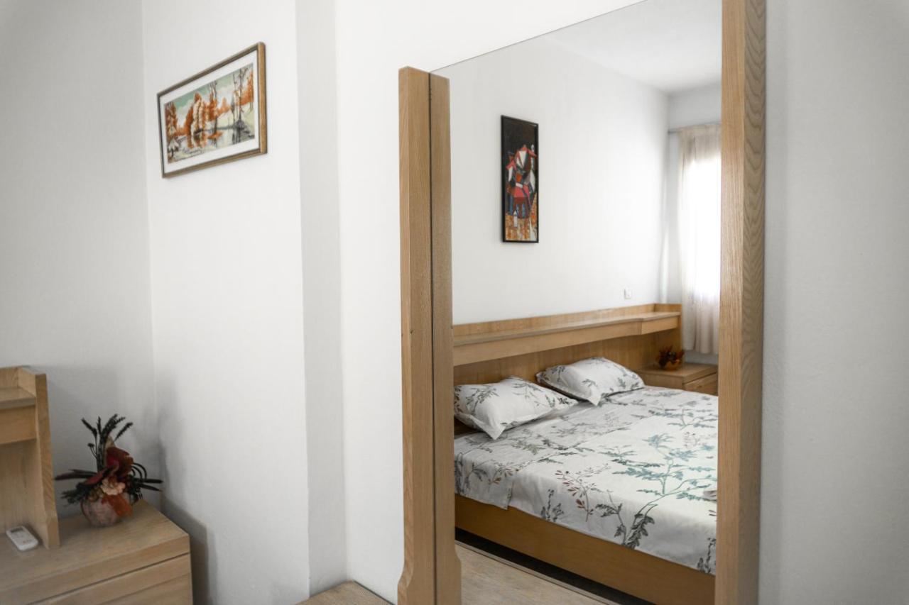City Center Two Private Bedrooms Near Scanderbeg Square On Shared Apartment Tirana Bagian luar foto