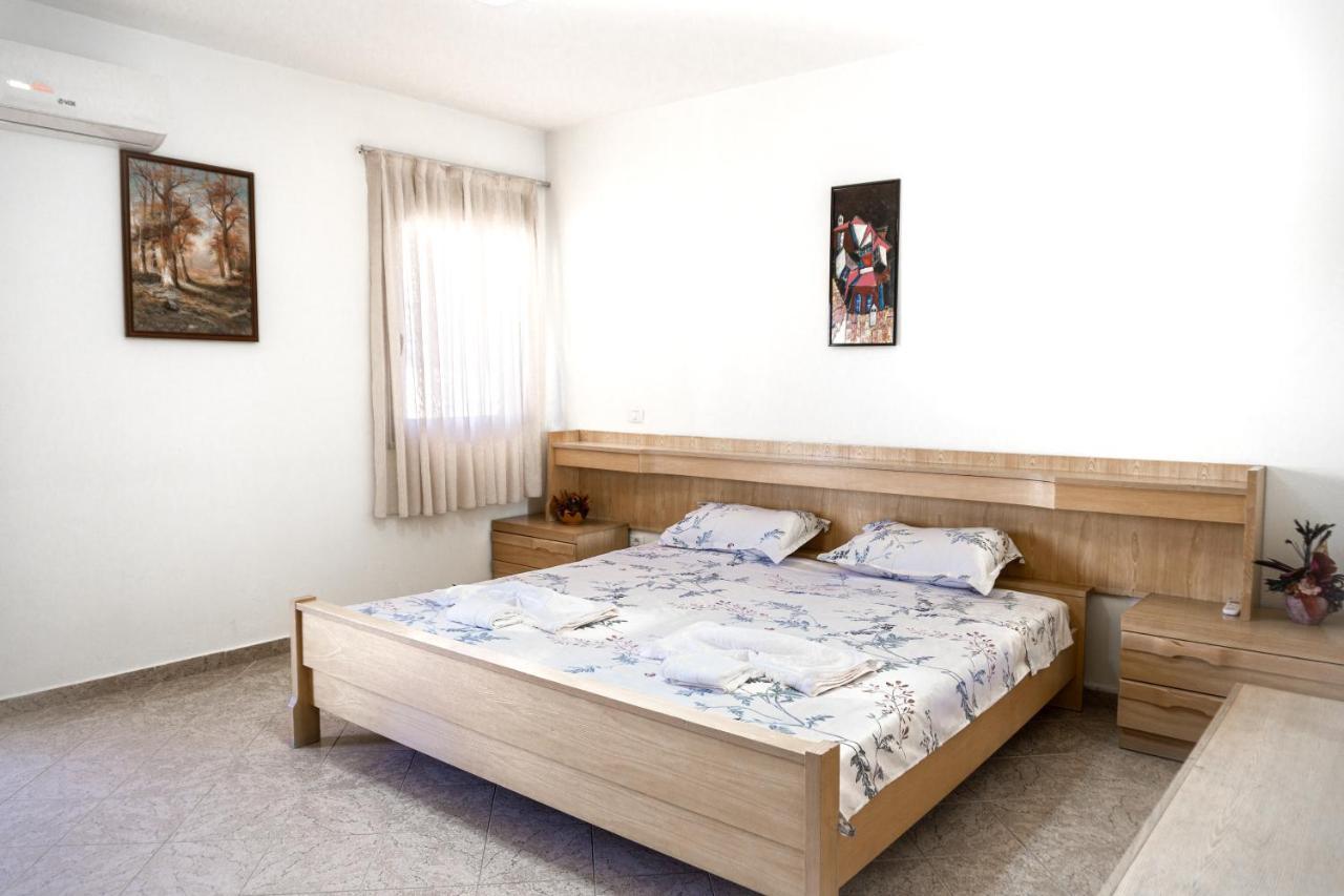 City Center Two Private Bedrooms Near Scanderbeg Square On Shared Apartment Tirana Bagian luar foto