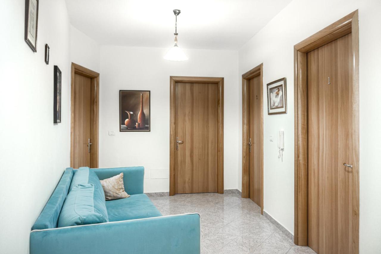City Center Two Private Bedrooms Near Scanderbeg Square On Shared Apartment Tirana Bagian luar foto