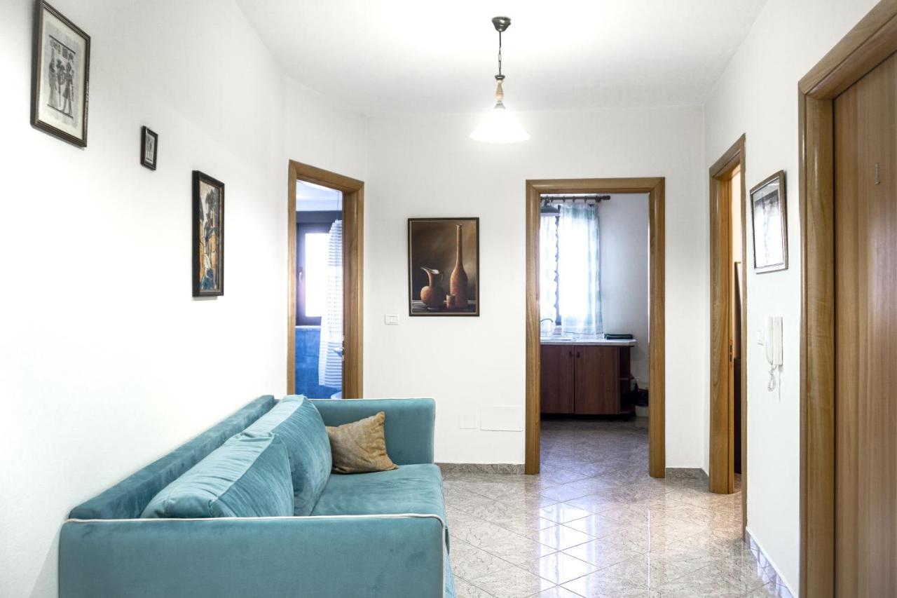 City Center Two Private Bedrooms Near Scanderbeg Square On Shared Apartment Tirana Bagian luar foto