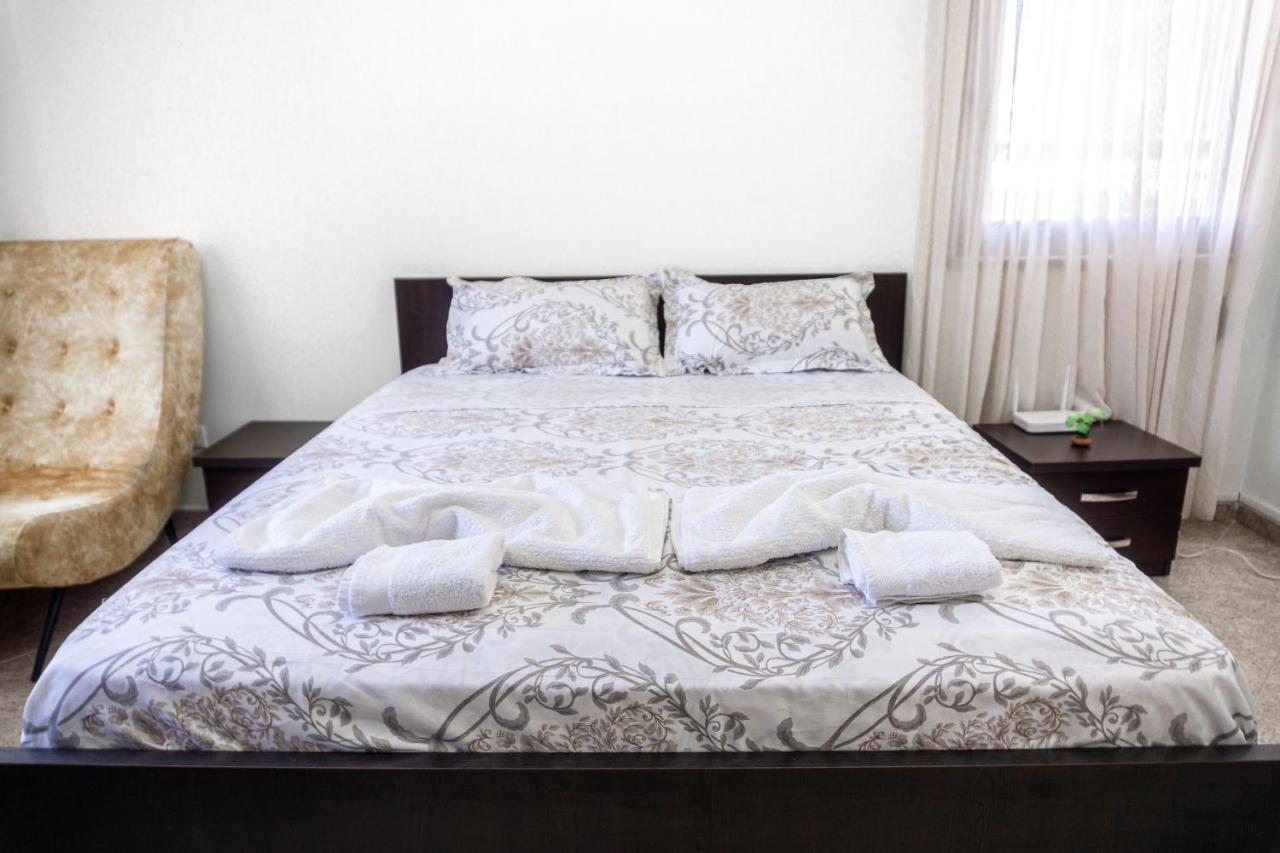 City Center Two Private Bedrooms Near Scanderbeg Square On Shared Apartment Tirana Bagian luar foto