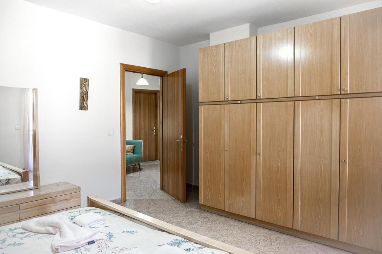 City Center Two Private Bedrooms Near Scanderbeg Square On Shared Apartment Tirana Bagian luar foto