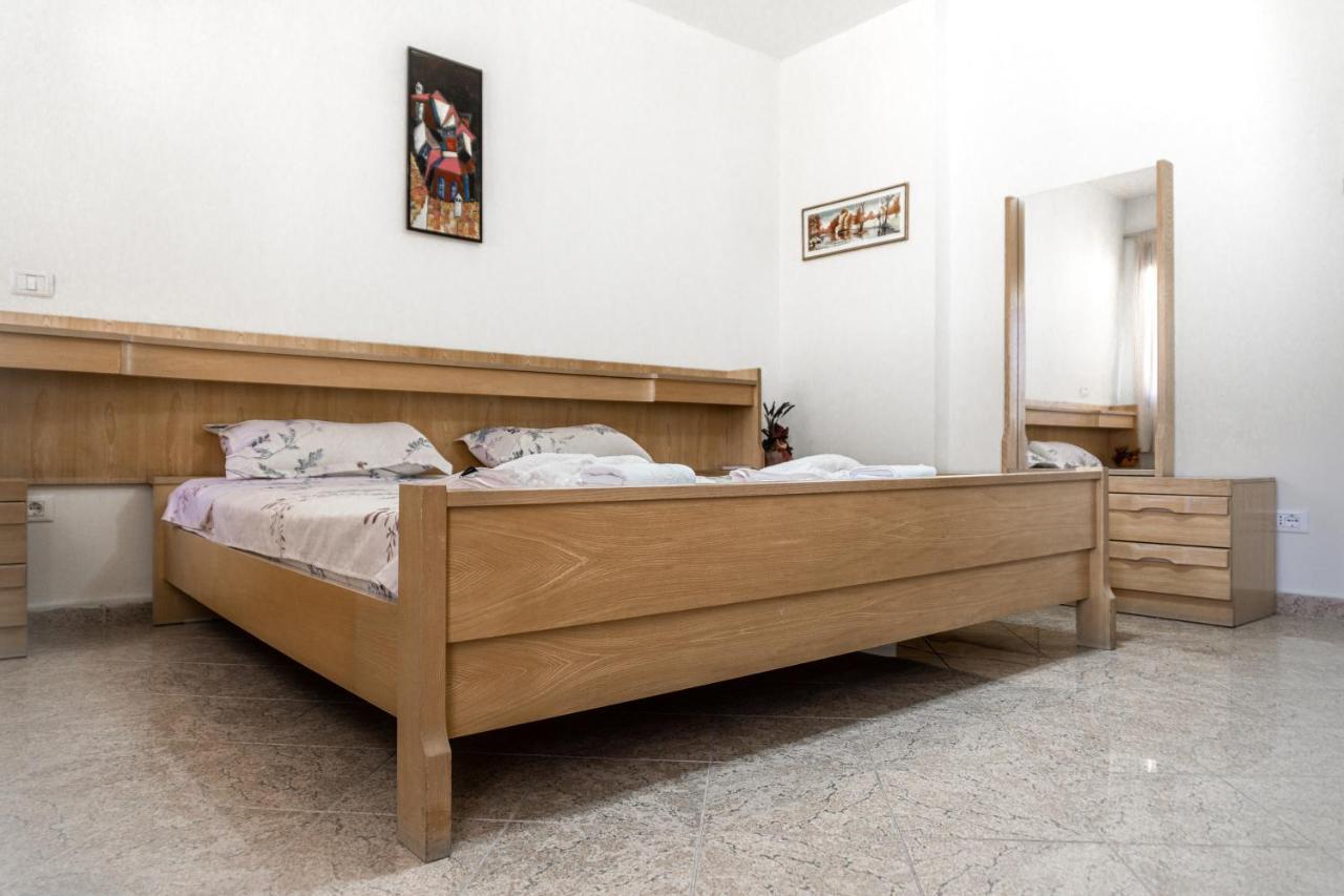 City Center Two Private Bedrooms Near Scanderbeg Square On Shared Apartment Tirana Bagian luar foto