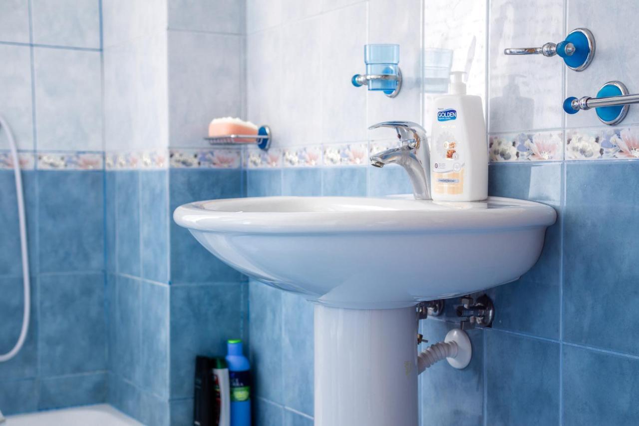 City Center Two Private Bedrooms Near Scanderbeg Square On Shared Apartment Tirana Bagian luar foto