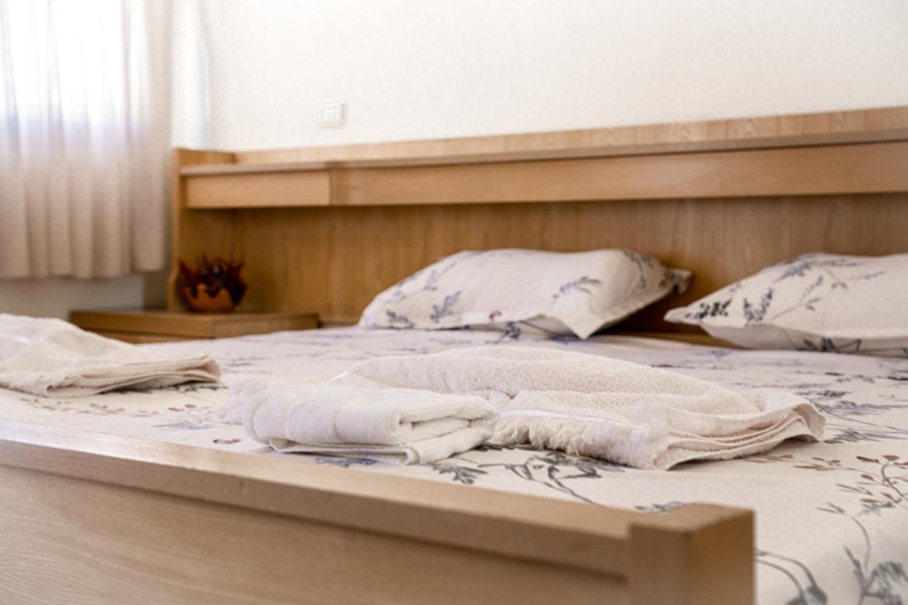 City Center Two Private Bedrooms Near Scanderbeg Square On Shared Apartment Tirana Bagian luar foto