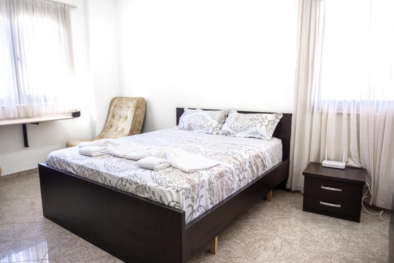 City Center Two Private Bedrooms Near Scanderbeg Square On Shared Apartment Tirana Bagian luar foto