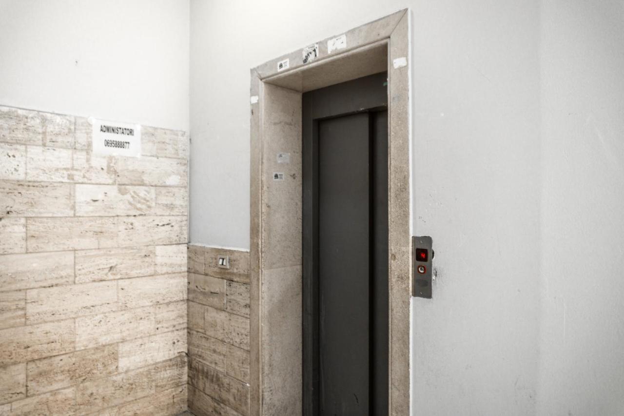 City Center Two Private Bedrooms Near Scanderbeg Square On Shared Apartment Tirana Bagian luar foto