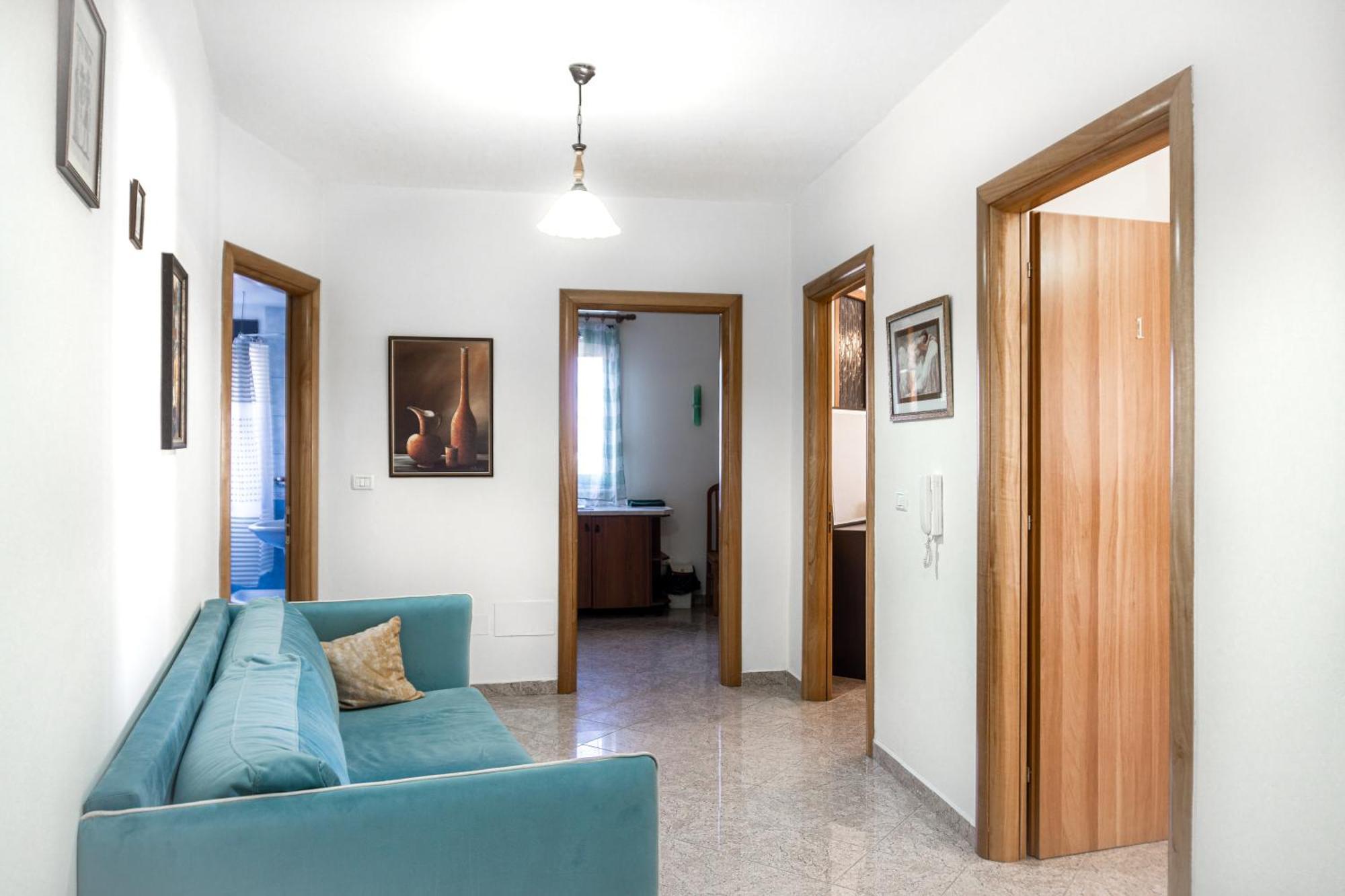 City Center Two Private Bedrooms Near Scanderbeg Square On Shared Apartment Tirana Bagian luar foto