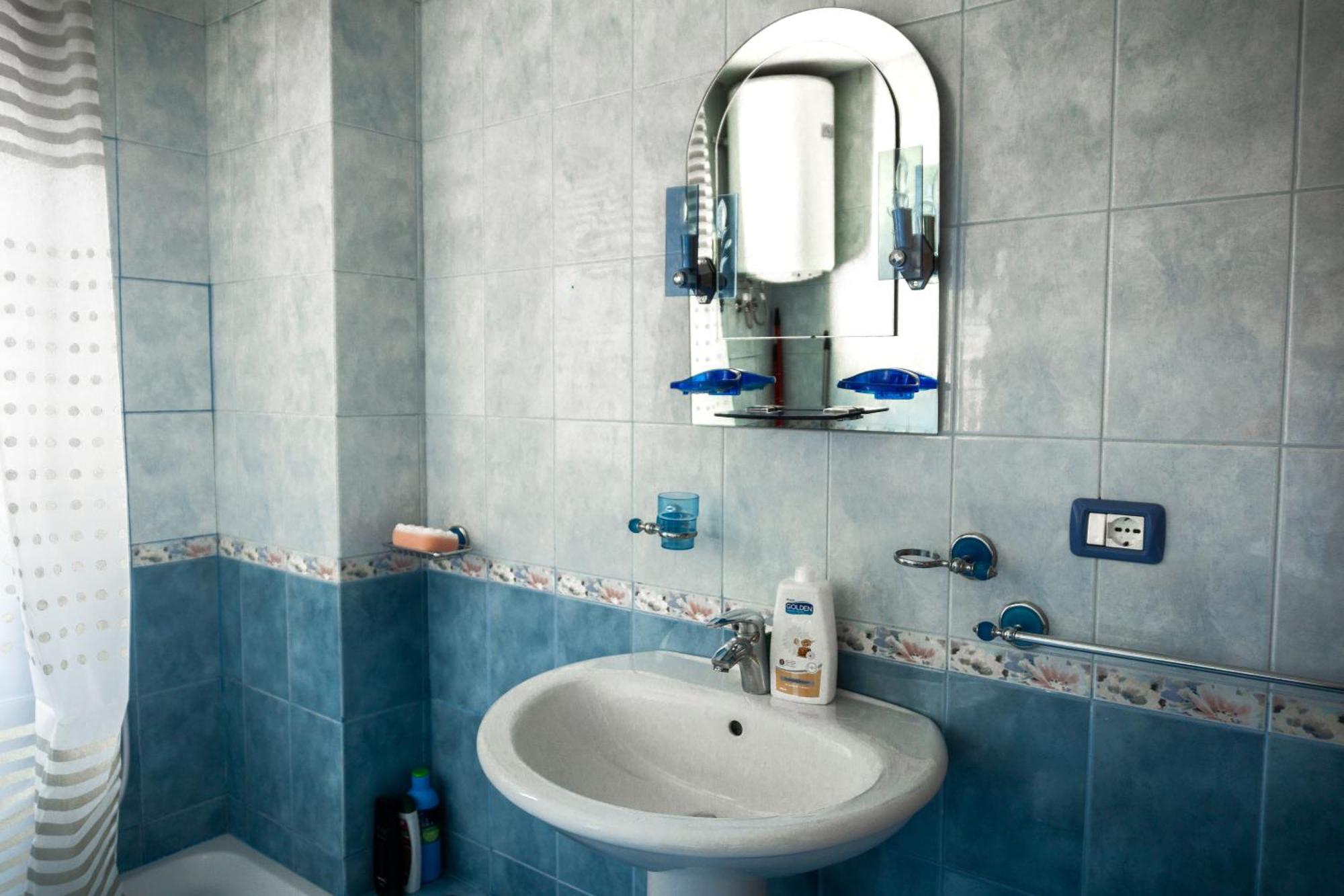 City Center Two Private Bedrooms Near Scanderbeg Square On Shared Apartment Tirana Bagian luar foto